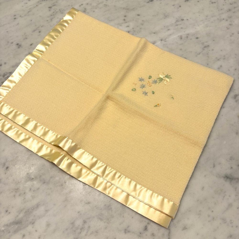 The Three Weavers Vintage Yellow Handwoven Baby Blanket Floral Satin Trim 30x38 - Picture 3 of 5
